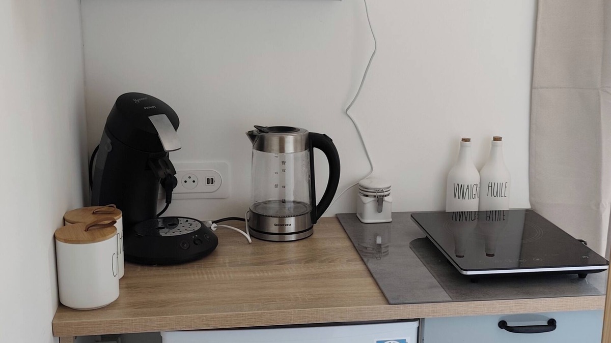 Menilles Apartment | Chambre Spacieuse Dans une Maison de Plain Pied