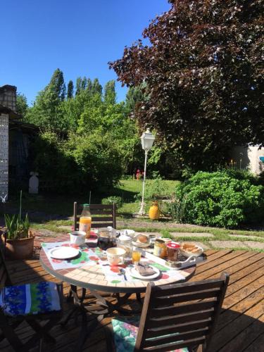 Avoine Bed & Breakfast | chambre sur jardin entre Fontevraud et RignyUssé