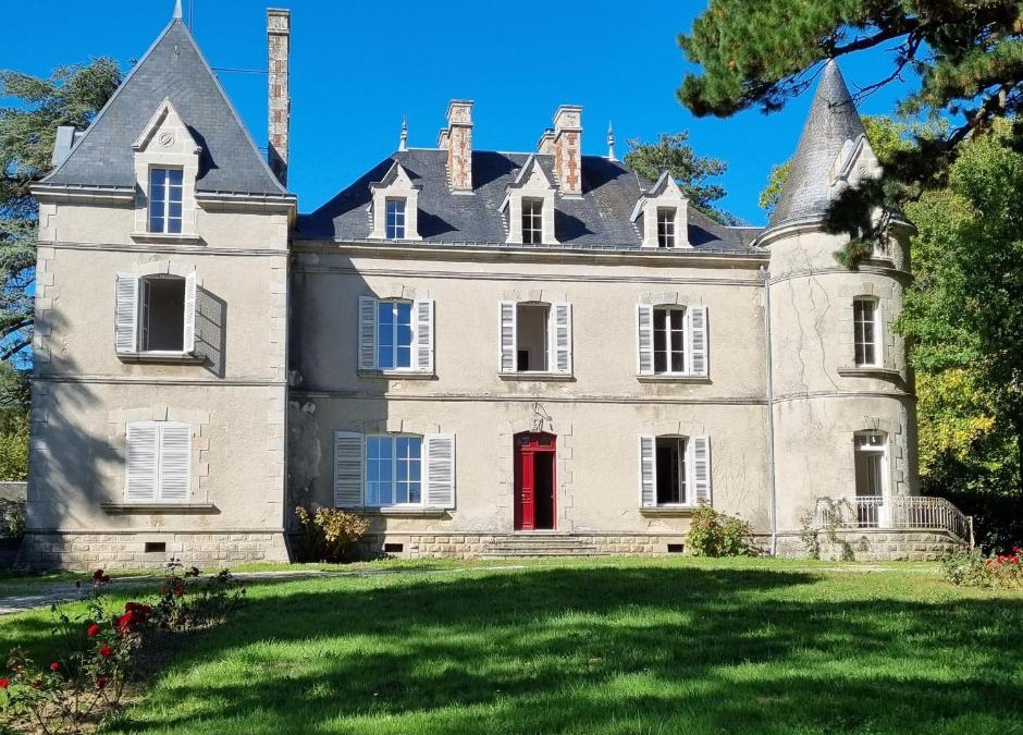 Saint-Etienne-du-Bois Bed & Breakfast | Chambres d'hôtes Château de Saint Etienne du Bois