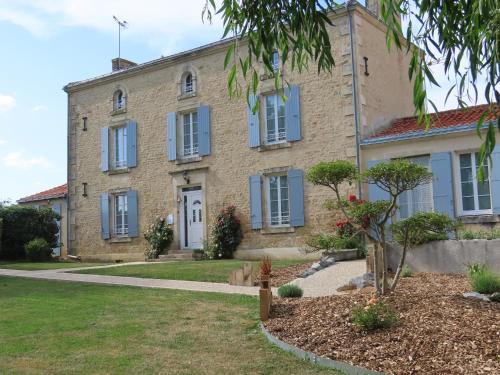 Saint-Hilaire-des-Loges Bed & Breakfast | Chambres d'Hôtes Le Tilleul