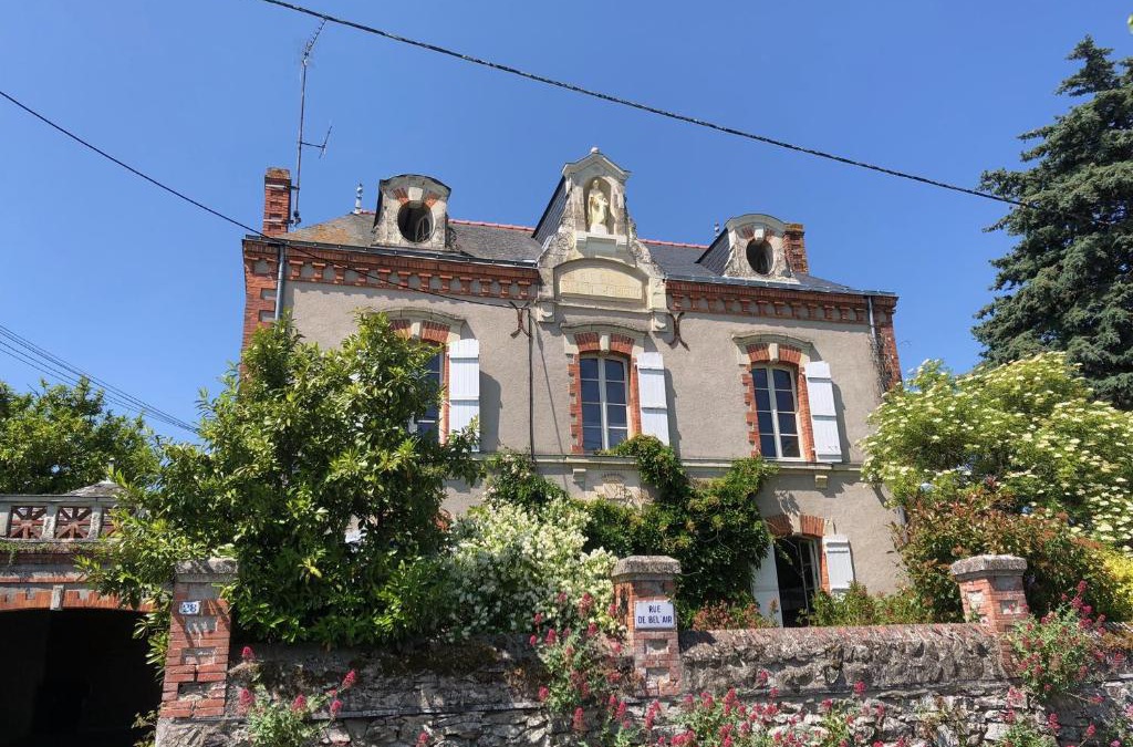 Chanzeaux Bed & Breakfast | Chambres d'Hôtes - Ancienne Ecole St Joseph