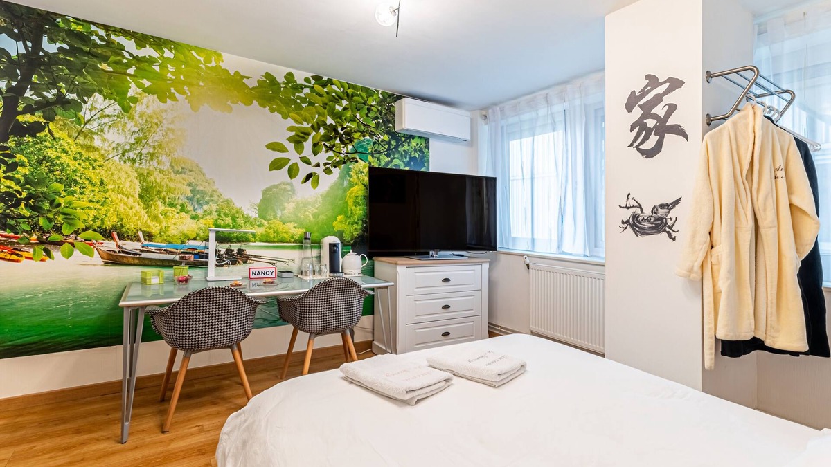 Saint Nicolas - Charles III - Ville vieille - Trois Maisons - Leopold Bed & Breakfast | Chambres d'hôtes Au Coeur De Nancy proche gare de Nancy