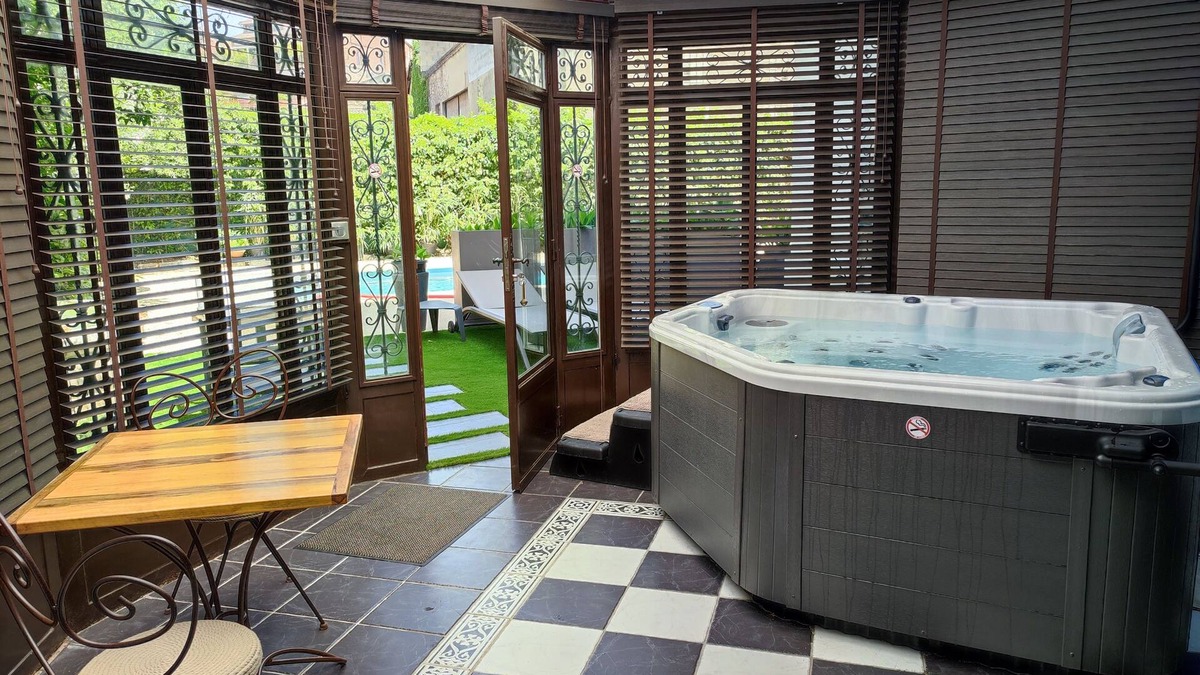 Centre Ville d'Ales Bed & Breakfast | Chambres D'hôtes Avec spa Privatif