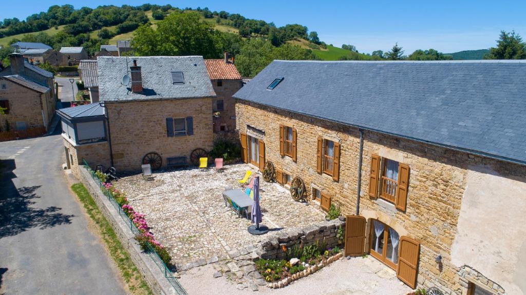 Buzeins Bed & Breakfast | Chambres d'hôtes Entre Dolmens et Fontaines