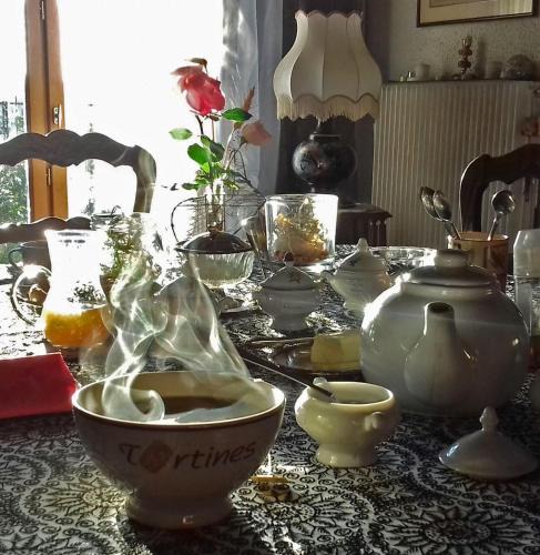 Villecheneve Bed & Breakfast | Chambres d'hôtes La Hulotte 69