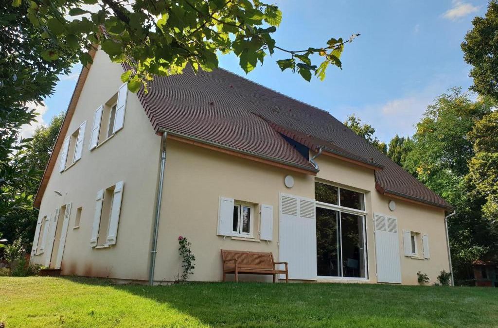 Chatre et Sainte-Severe Bed & Breakfast | Chambres d'hôtes, Le champ fleuri