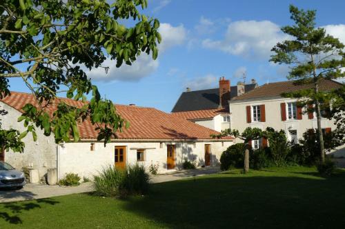 Le Poire-sur-Velluire Bed & Breakfast | Chambres d'hôtes Les Tilleuls