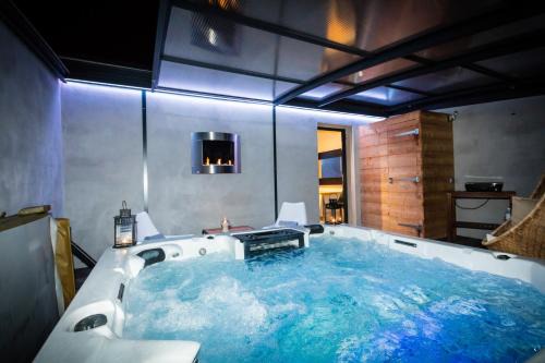 Saint-Laurent-d'Aigouze Bed & Breakfast | Chambres d'hotes Deluxe Jacuzzi Mas de l'Etoile