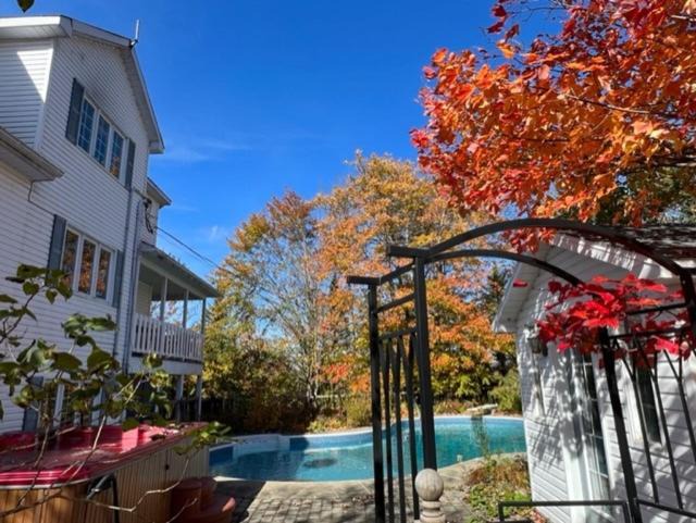 Sainte-Marguerite-du-Lac-Masson Bed & Breakfast | Chambres d'hôtes sur parc équestre-piscine et spa