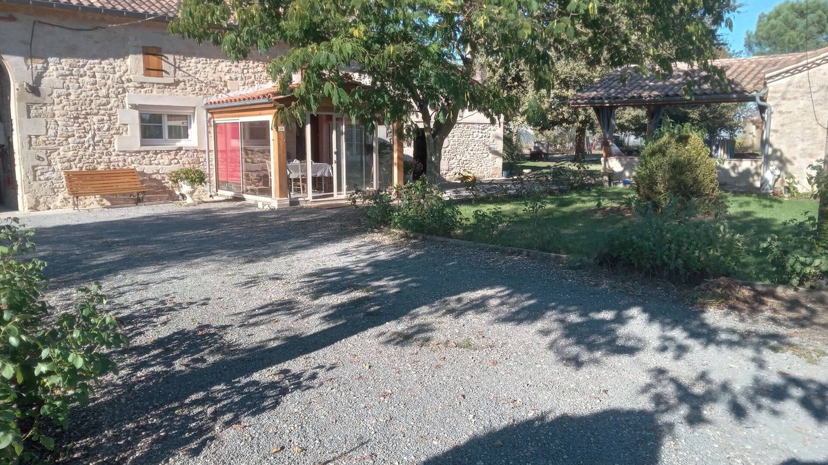 Noaillac Cottage | Chambres Dans Maison de Campagne