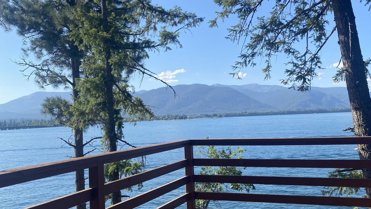 Sandpoint Cabin | Champagne Sunsets Lakefront with Loft & Dock, View & private waterfront