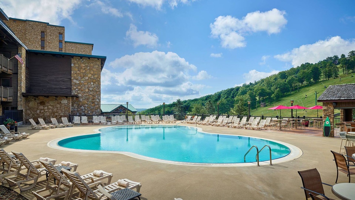 Seven Springs Apartment | Champion Hotel | Slopeside Stay + Pool & Spa
