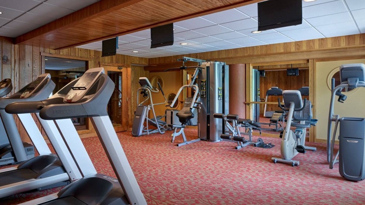 Seven Springs Apartment | Champion Hotel | Spacious + Separate Living Area