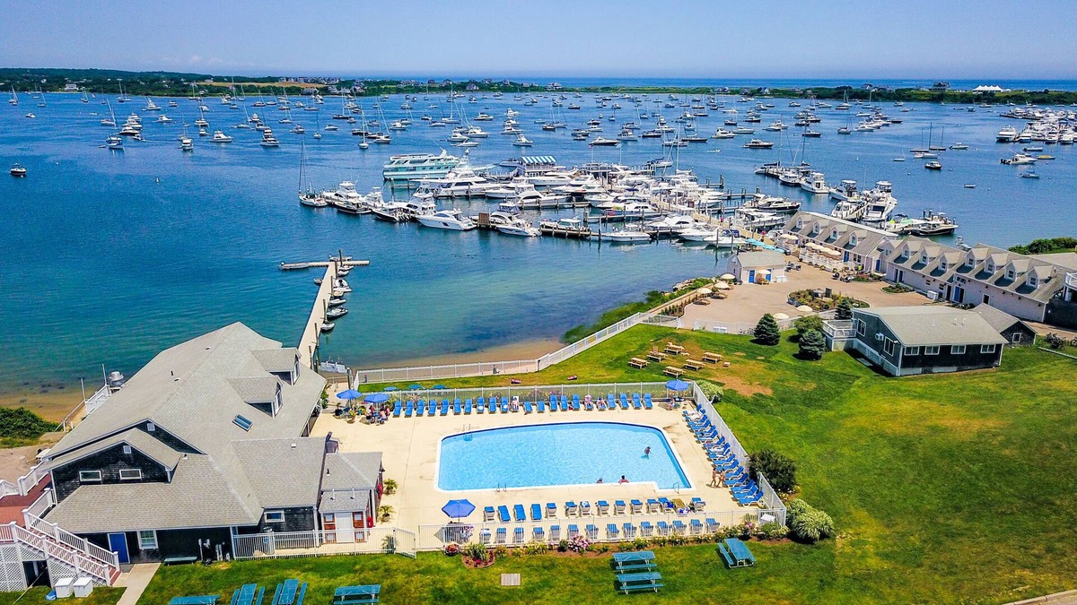 New Shoreham Hotel | Champlin's Marina & Resort