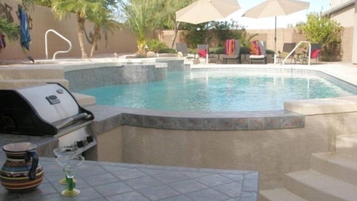 May's Pond House | Chandler Single Family/Heated Pool & Spa/Swim up Bar
