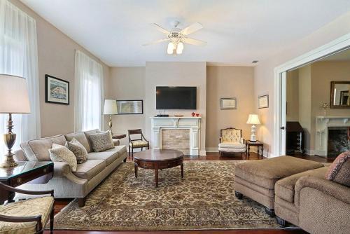 Savannah Victorian District House | Change of Place Estate
