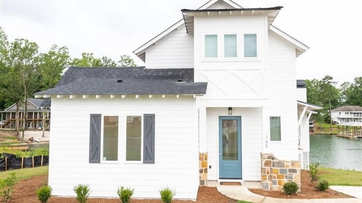 Dadeville House | Changes in Latitude | 4 Bed, 3 Bath