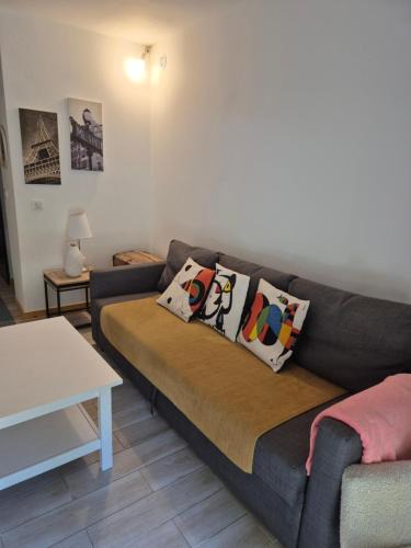 Saint-Maurice Apartment | Channel