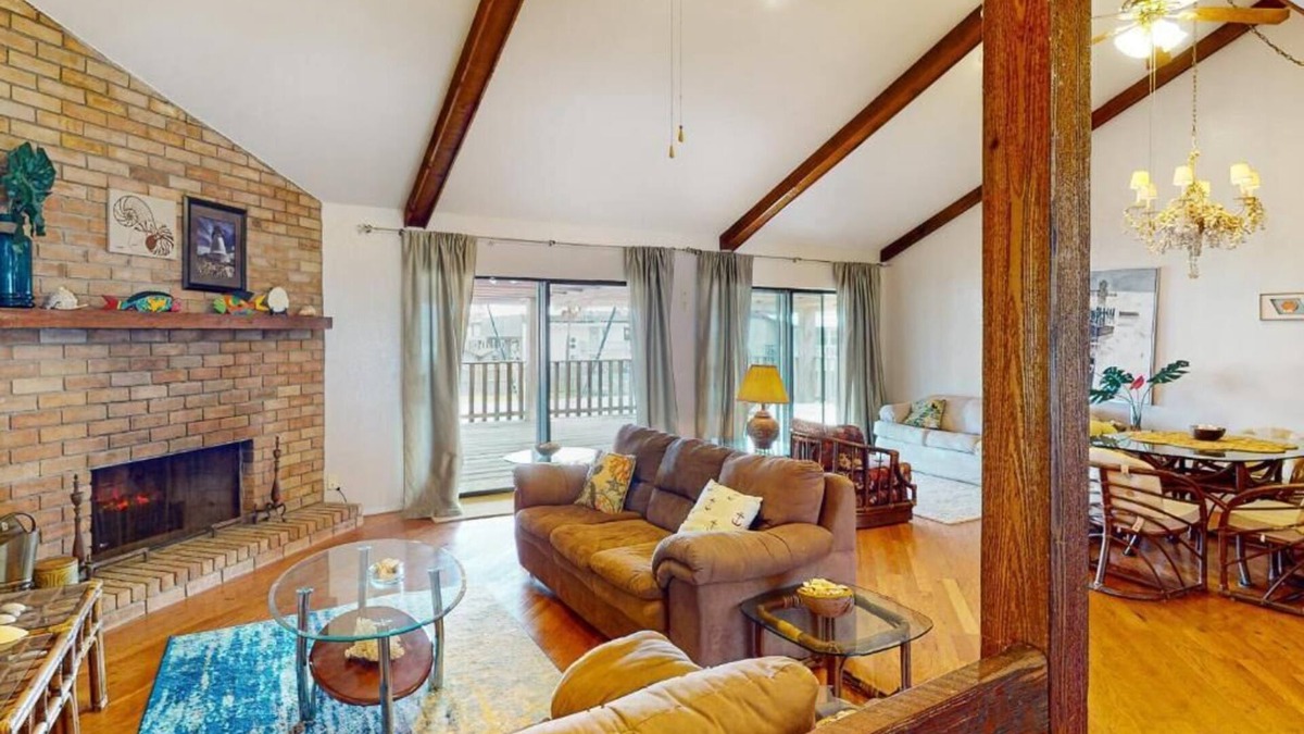 Port Isabel Condo | Channel-Front Port Isabel Family Home. Gulf/Bay Fishing and Close to SPI Beach!
