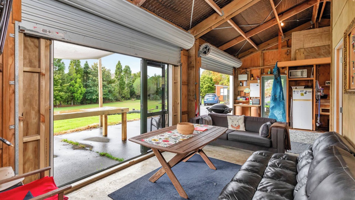 Coopers Beach House | Chaos Oval - Coopers Beach Bach