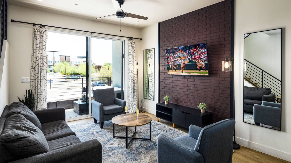 Arts District House | Chaparral - 2 Units - Jacuzzi - Heart of Old Town
