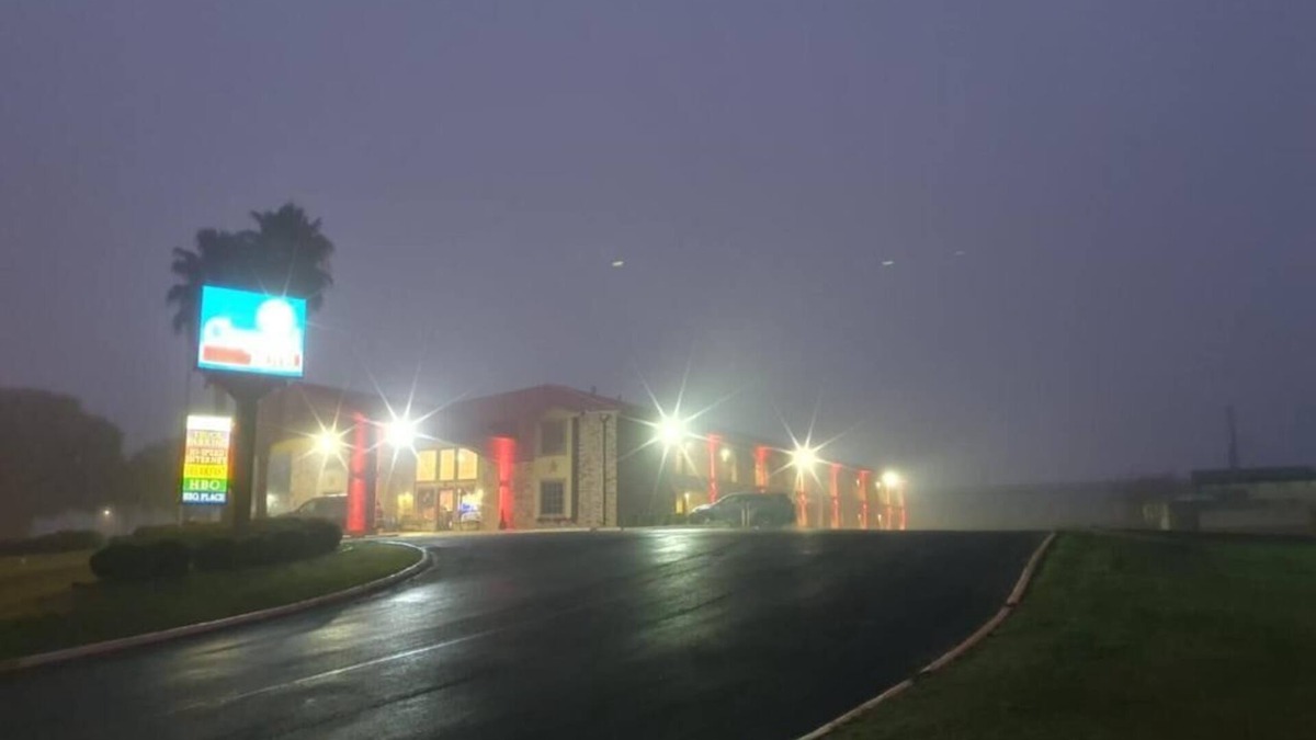 Hallettsville Hotel | Chaparral Motel
