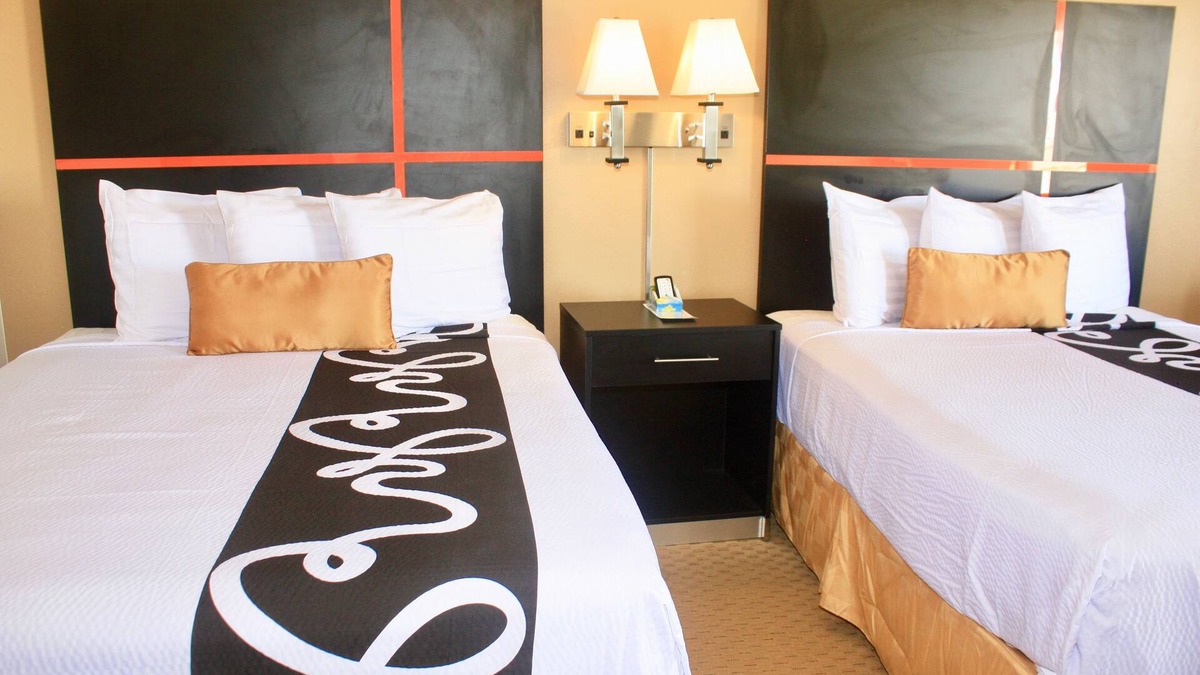 Burlington Hotel | Chaparral Motor Inn