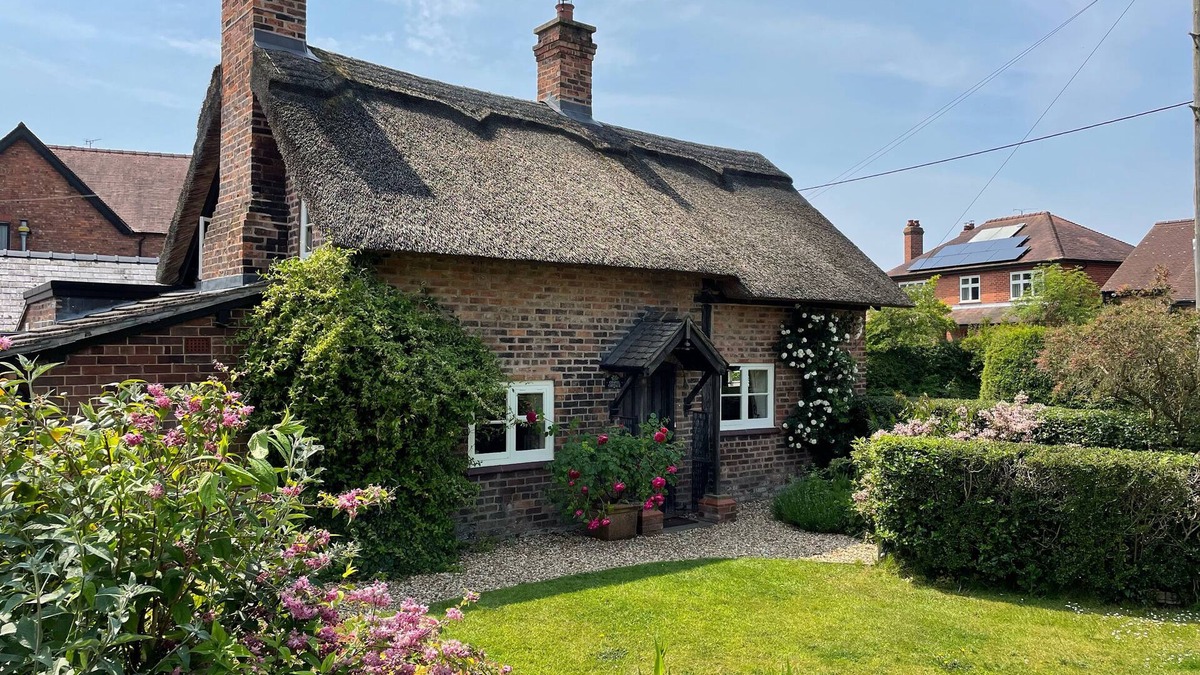 Bunbury Cottage | CHAPEL COTTAGE, pet friendly, character holiday cottage in Bunbury