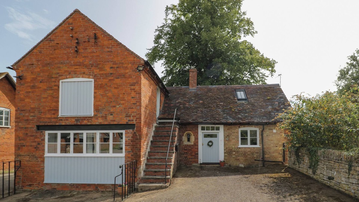 Pershore Cottage | CHAPEL COTTAGE, pet friendly, with a garden in Pershore