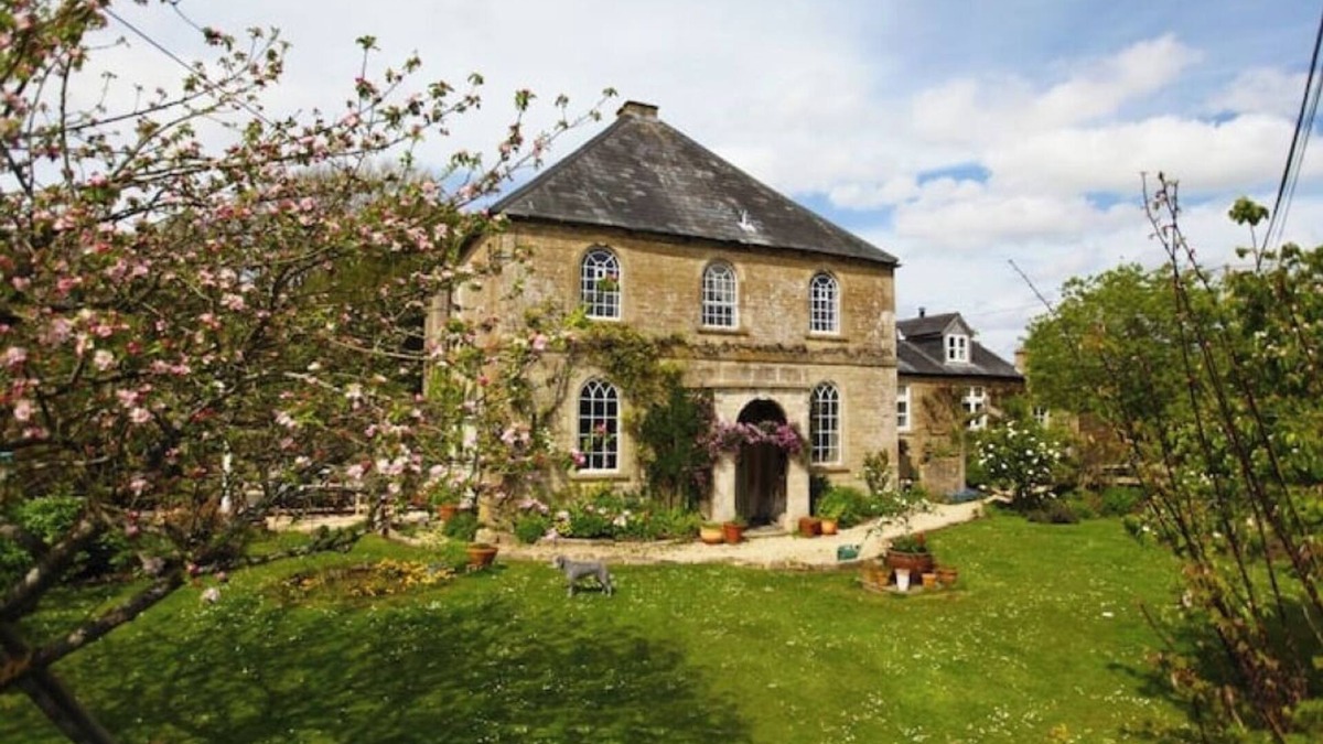 Rendcomb Cottage | Chapel Cottage, spacious light and airy cottage in the Cotswolds AONB