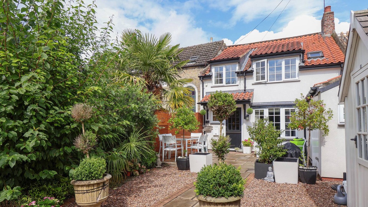 Ellerker House | CHAPEL HOUSE, pet friendly, character holiday cottage in South Cave