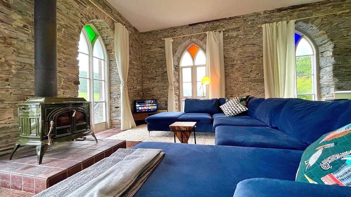 Dinas Mawddwy House | Chapel in Snowdonia with Hot Tub & Games Room
