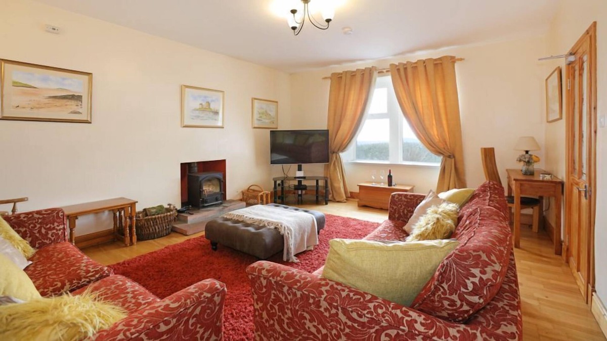 Castle Douglas Cottage | Chapelerne Farmhouse - a house that sleeps 10 guests in 4 bedrooms