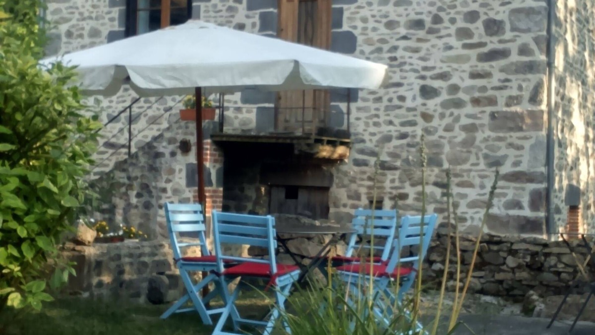 Charbonnieres-les-Vieilles House | Character property