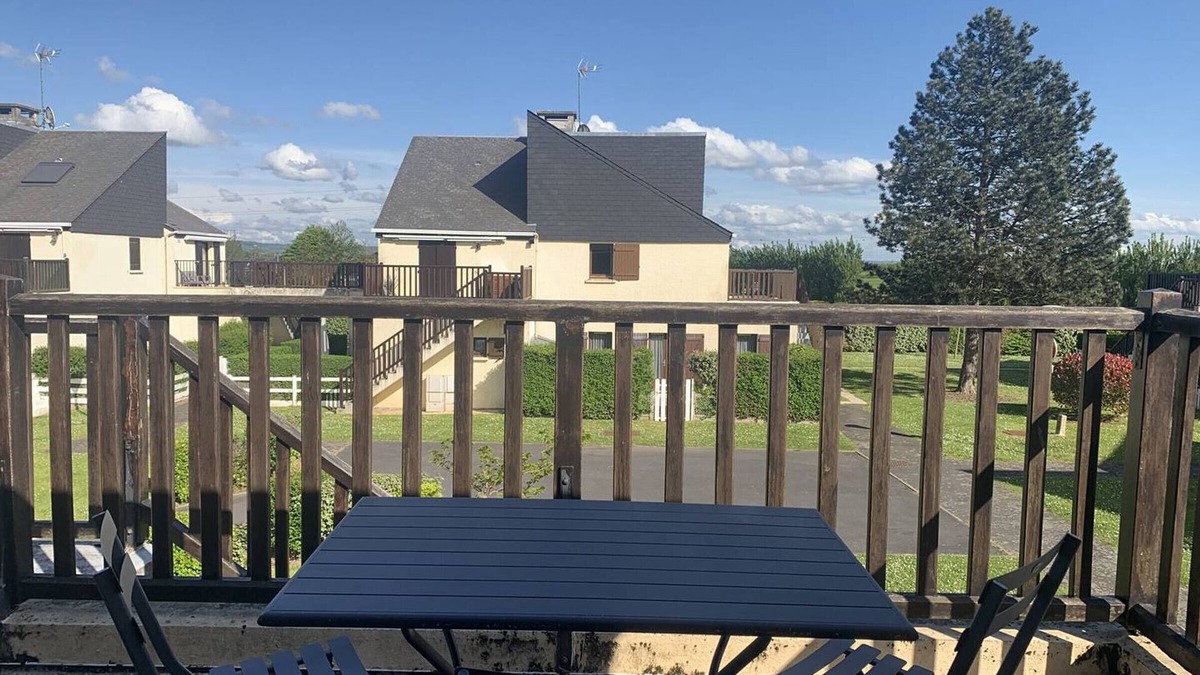 Merville-Franceville-Plage Apartment | Charming 4-Person Duplex with Balcony and Parking in Merville-Franceville