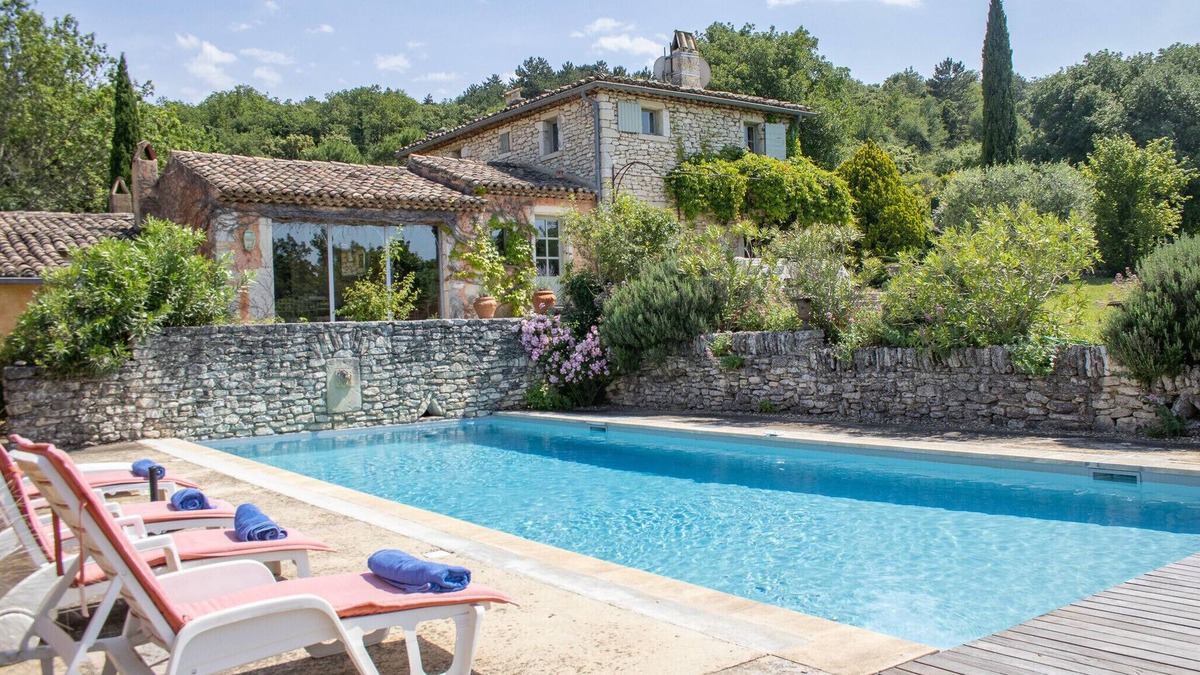Chantemerle-les-Grignan Ski Chalet | Character house in Drôme Provençale, private swimming pool