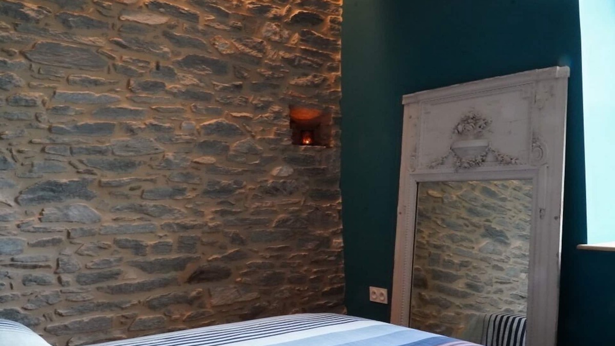 Saint-Yrieix-la-Perche Apartment | Characterful Studio in heart of Medieval Saint-Yrieix-la-Perche
