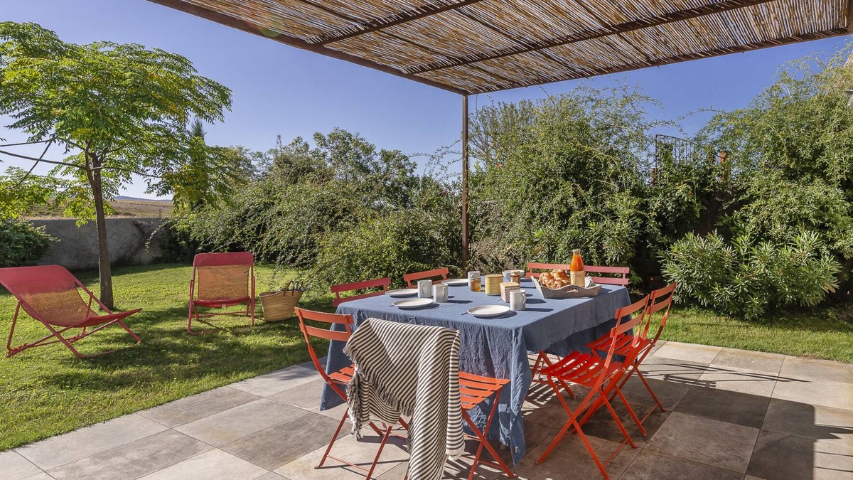 Moustiers-Sainte-Marie House | Character House Moustiers Sainte Marie overlooking lavender fields