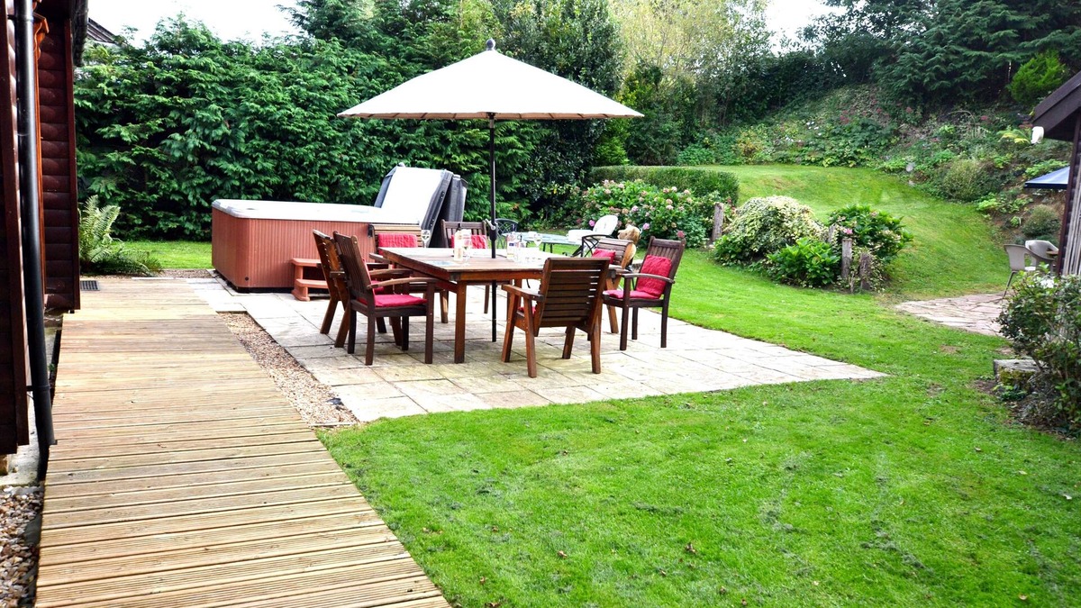Pentney Cottage | Character 4 bedroom lodge with hot tub in a beautiful 1/4 acre setting.