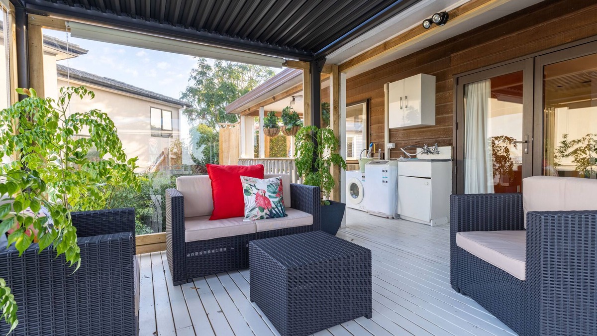West Harbour House | Character 4BR Home - Seaview - Skyline - Hot tub