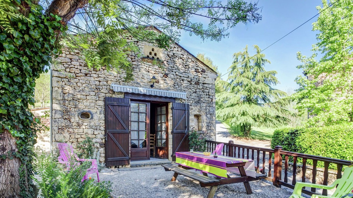 Prats-du-Perigord House | Character cottage in Prats-du-Périgord with lovely pool