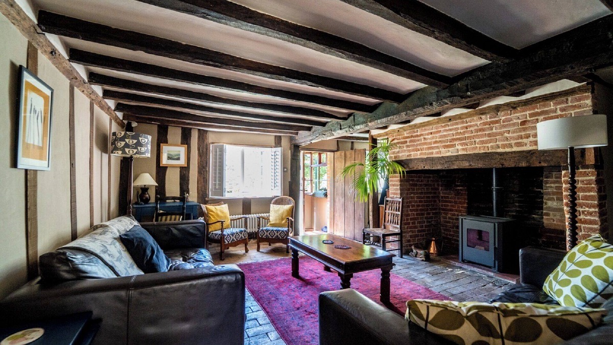 Hoxne Cottage | Character cottage next to idyllic country walks