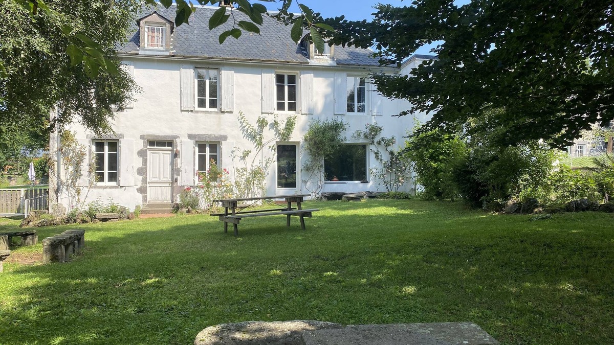 Nebouzat House | Character family home(maisondurioux)