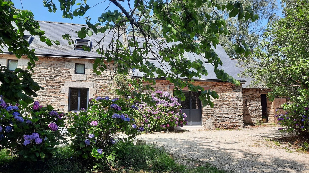 Melgven House | Character Farmhouse - Large Garden - Beaches 5km