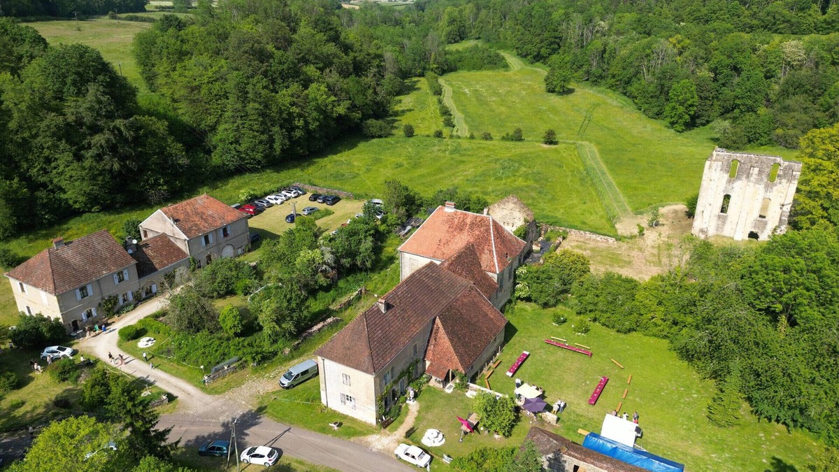Montigny-les-Cherlieu Cottage | Characterful cottages with gardens in nature, ideal for families and friends