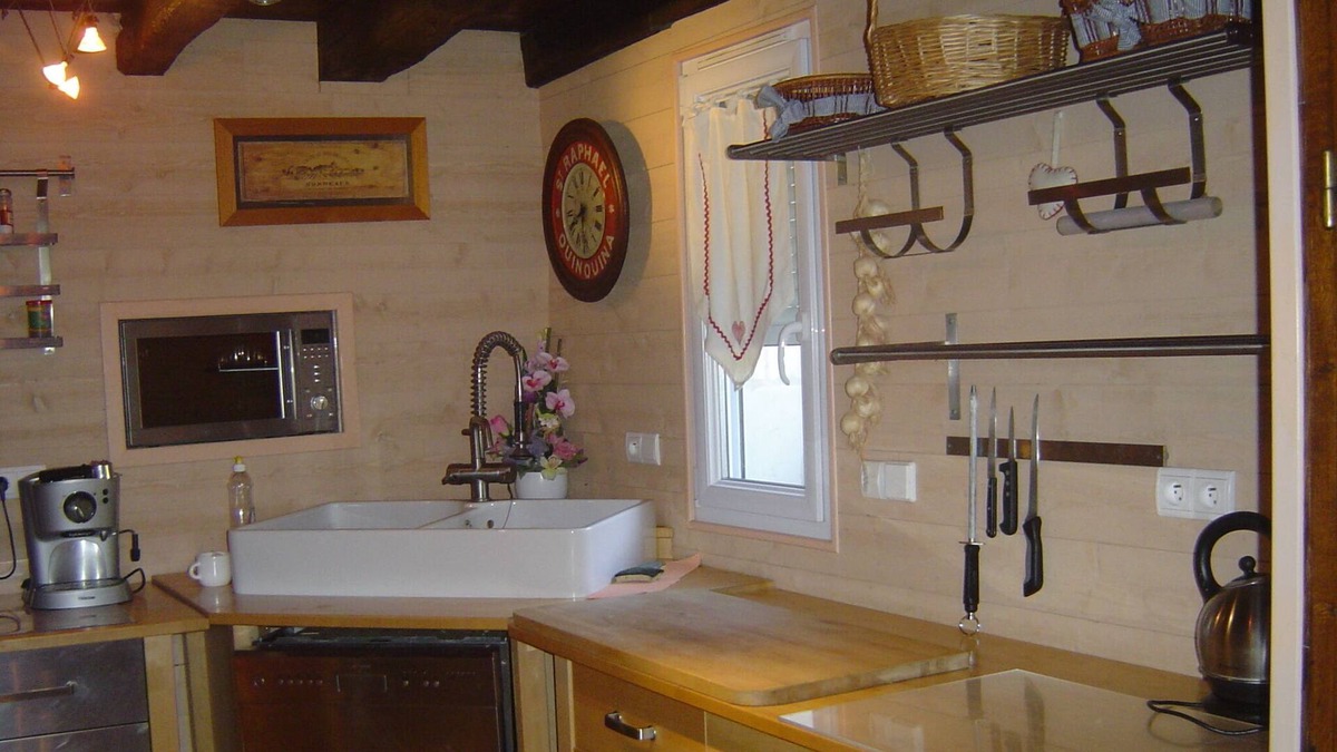 Jupilles Cottage | CHARACTER GITE CAPACITY 14 PEOPLE