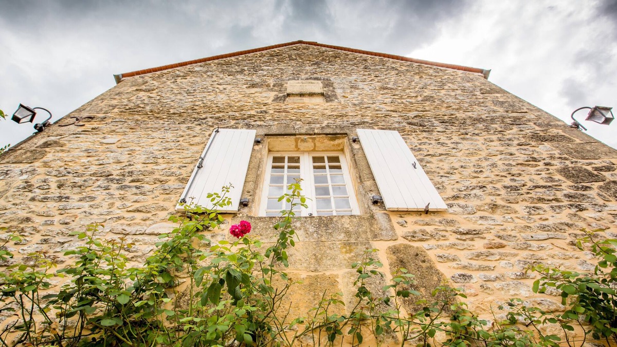 Marquay House | Character gîtes in old farmhouse, swimming pool (6-8personnes) in wooded grounds