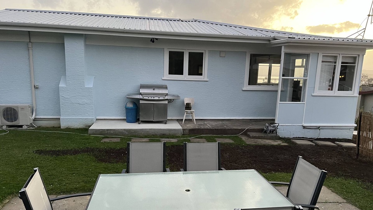 Onerahi House | Character home with beautiful land and sea views with stunning sunsets