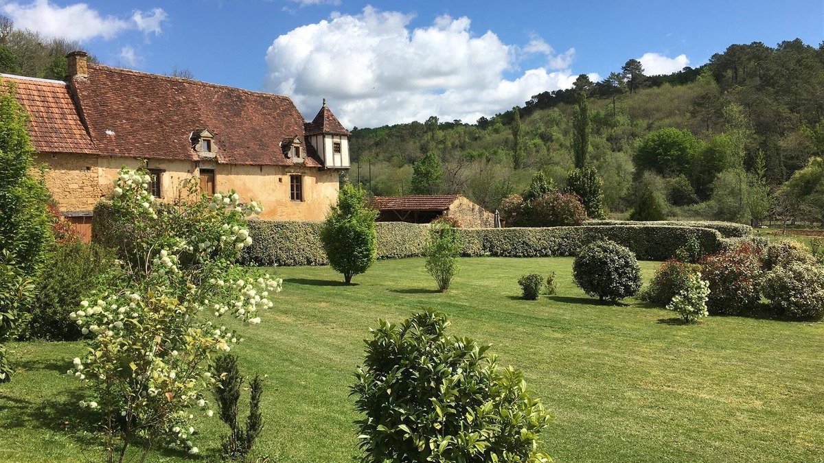 Vezac House | Character house, private heated pool, air conditioning, 5 minute drive to Sarlat