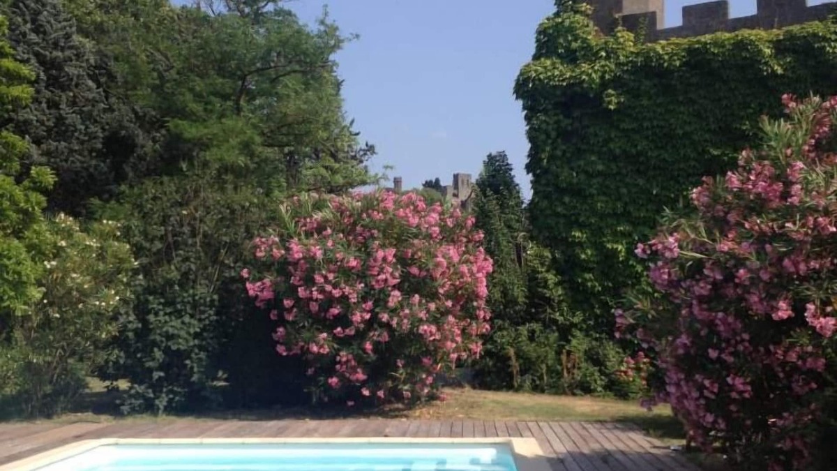 Carcassonne Cottage | Character house at the foot of the city